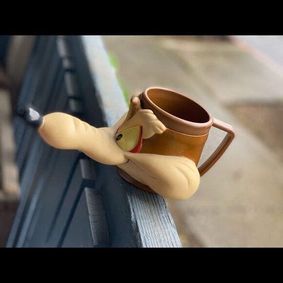 Looney Tunes Wile E. Coyote Plastic 3-D Coffee Mug (Warner Bros.,1992) - Picture 5 of 5